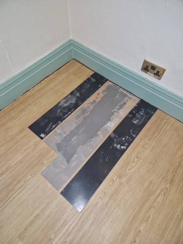 Detail at the skirting during fitting