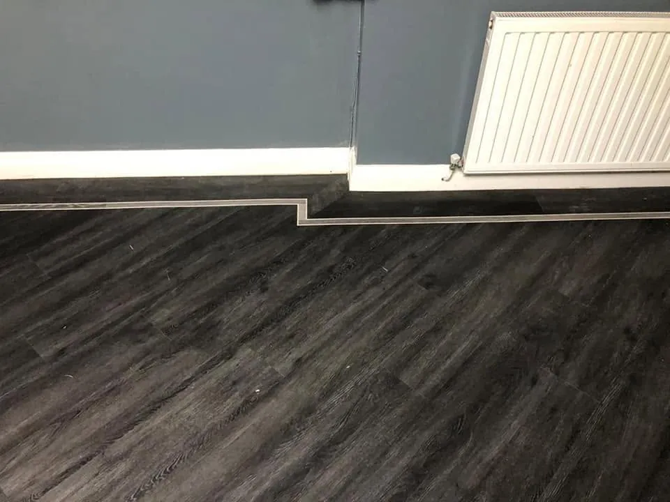 Border strip stepping round the radiator wall