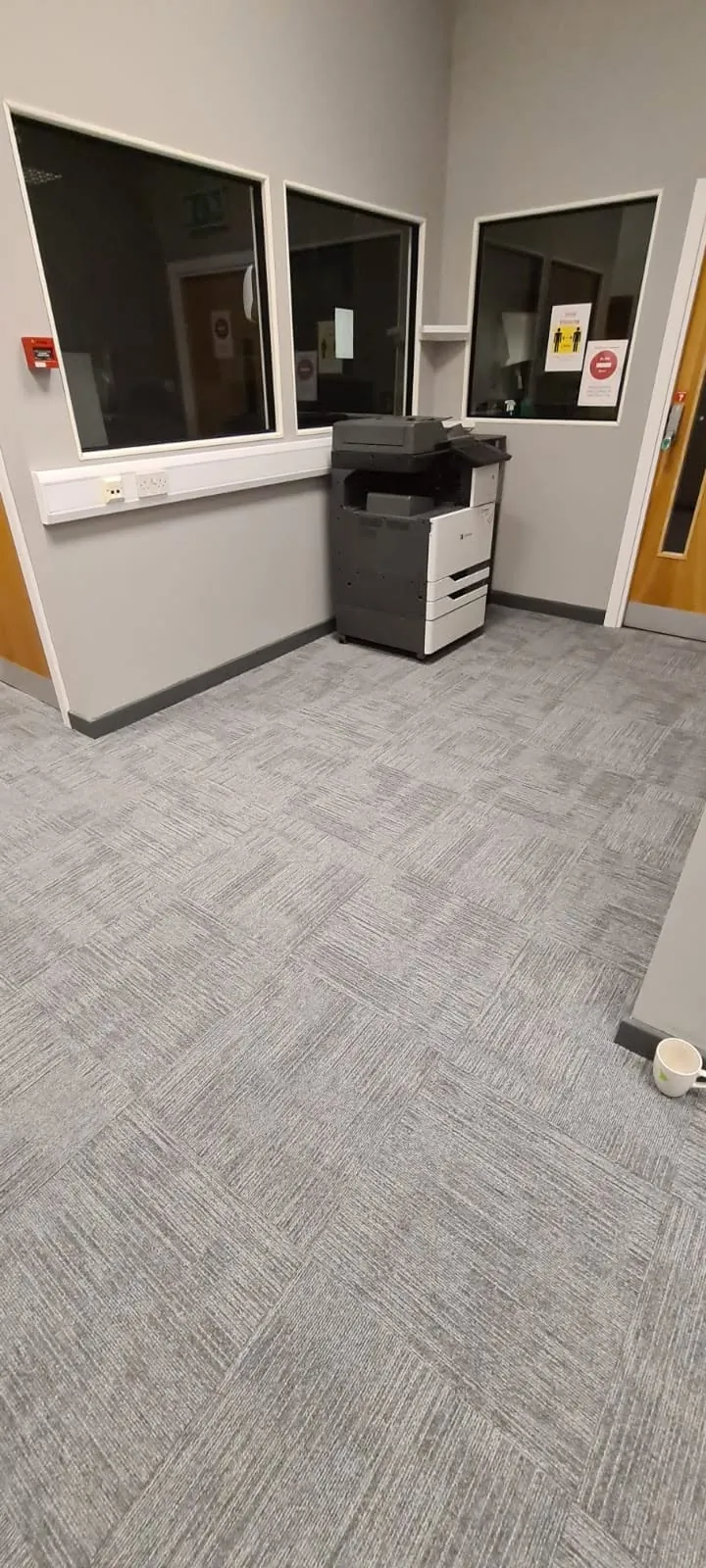 Print area finished in carpet tiles