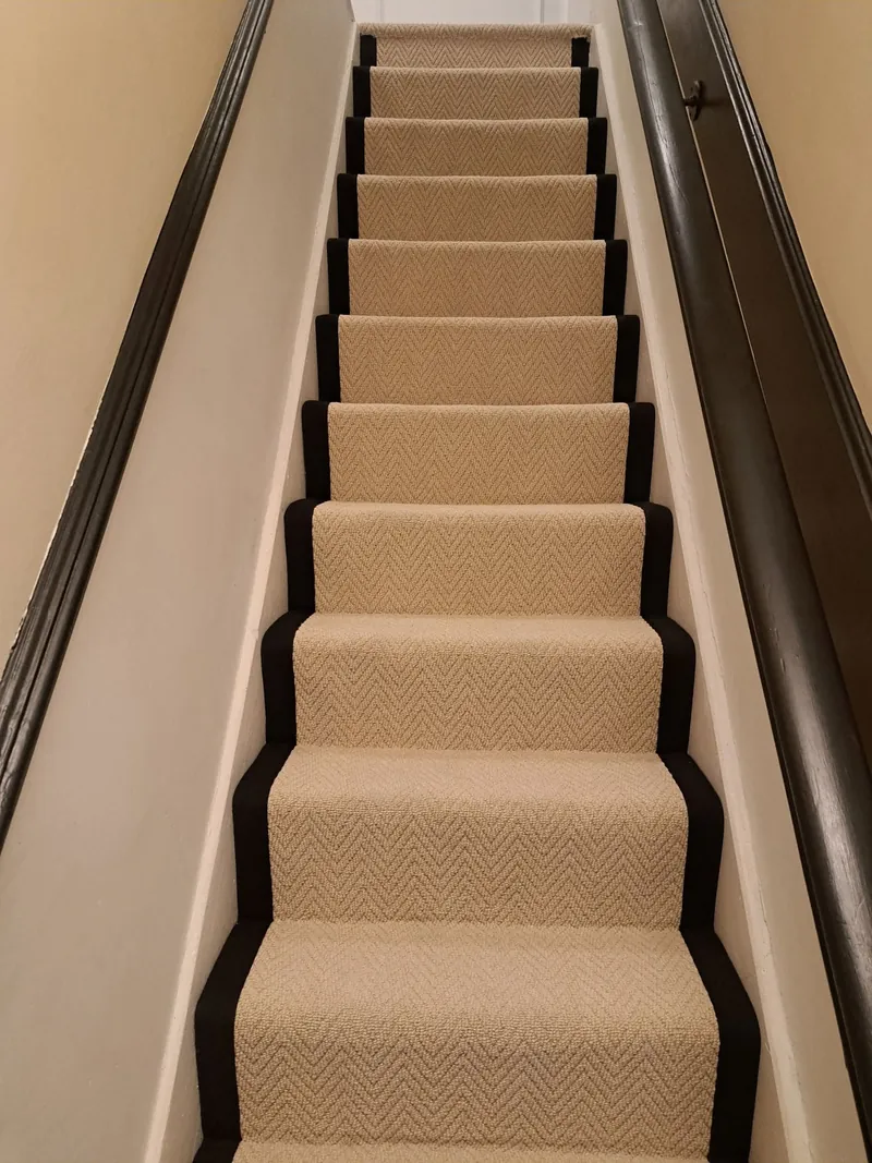 Herringbone-weave runner with dark bound edges
